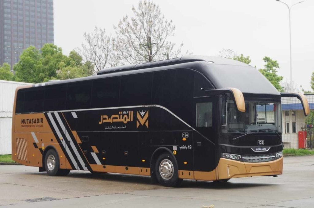 باص VIP الفاخر — صورة من الداخل والخارج